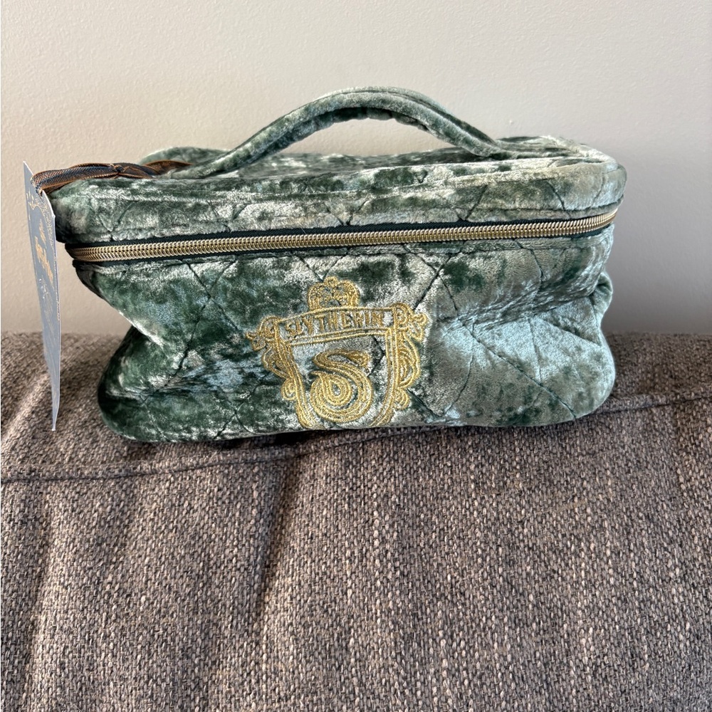 NWT!! Pottery Barn Teen Harry Potter Slytherin Green Velvet Train Case - Picture 2 of 7